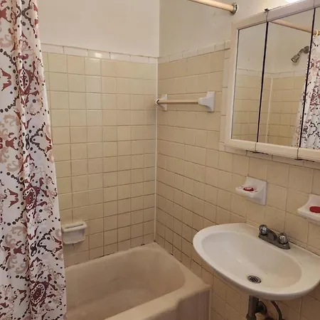 Econo Inn-2